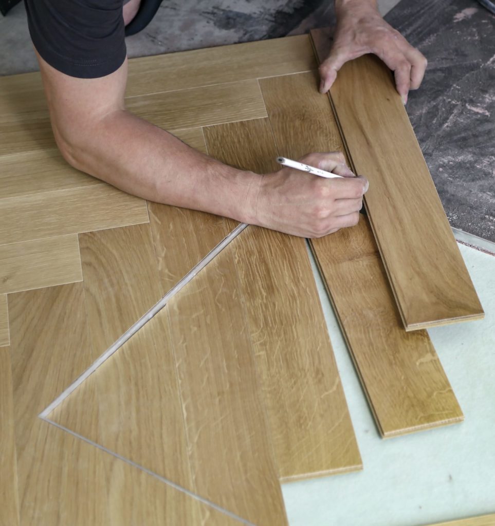 worker-installing-wooden-laminate-flooring